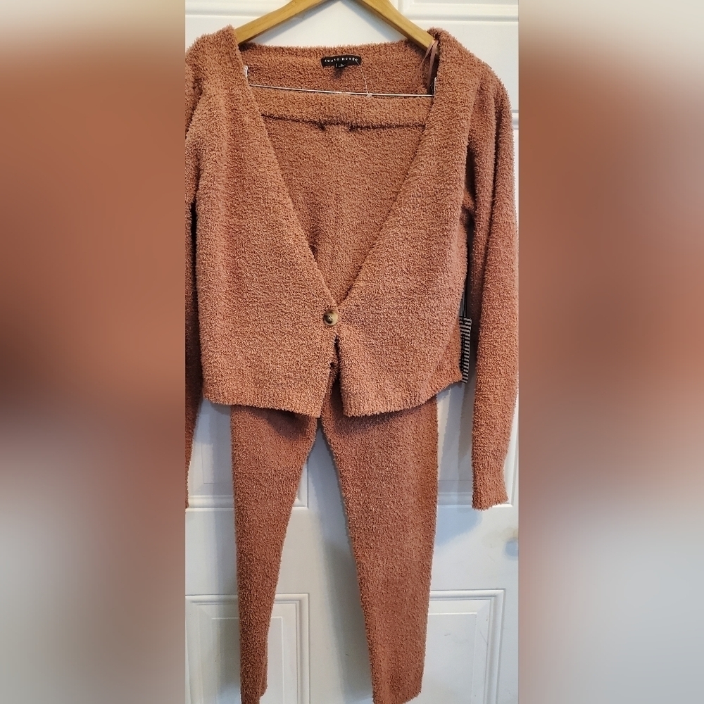 3 Piece Crop Top Sweater and Pant set - Picture 2 of 10